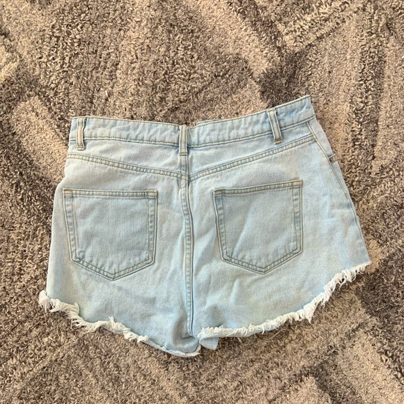 Cute Light Blue Jean Shorts Size 6 — frayed bottoms - Picture 2 of 6